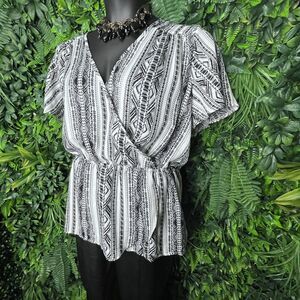 Love Ryan Tops Women 3XL White Black Printed V Neck Peplum‎ NWT  0402